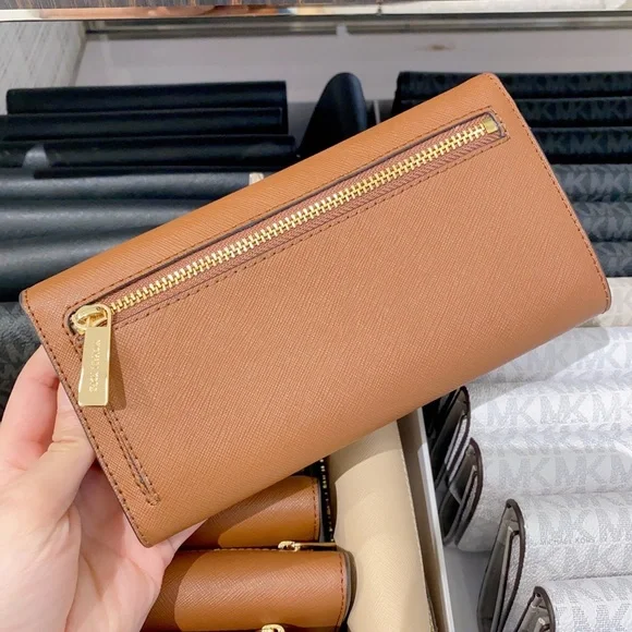 Michael Kors large trifold Wallet - Picture 2 of 4